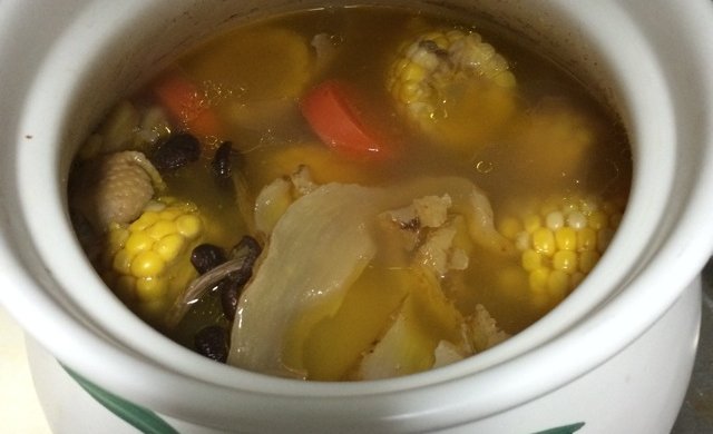排骨玉米煲汤