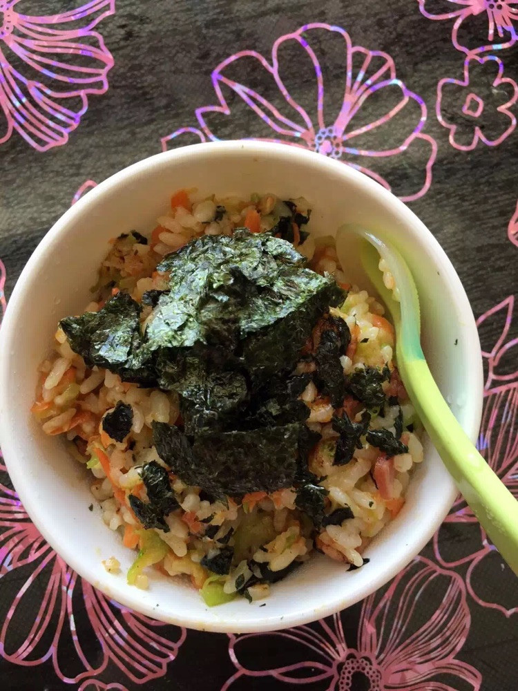 一岁宝宝健康餐：培根海苔鲜蔬饭的做法