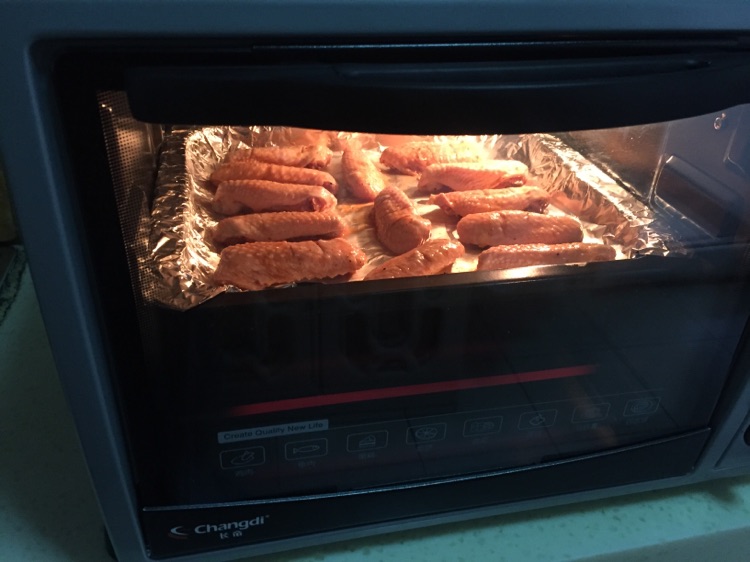 快速入味的美味烤鸡翅，只需三刷！！！的做法图解5