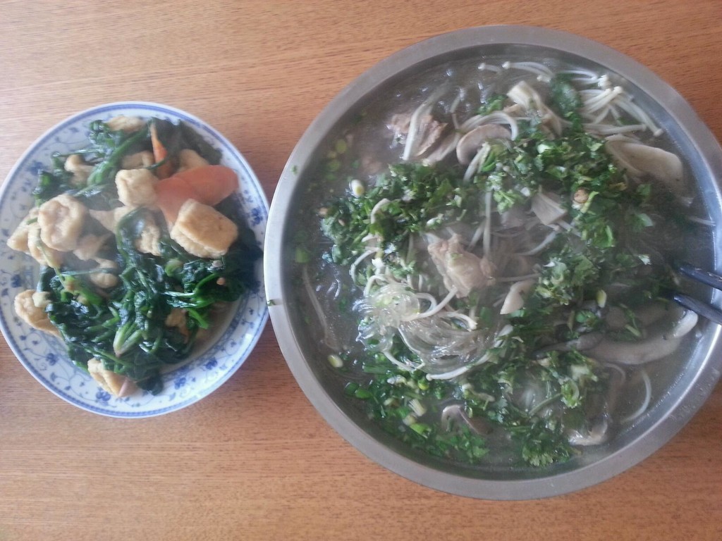 牛肉粉丝菌菇汤