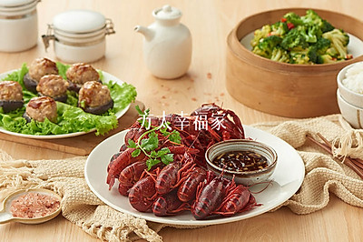 快手蒸菜家宴:清蒸小龙虾&香菇酿肉&凉拌西兰花