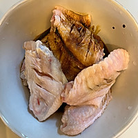 揪饼，鸡翅，玉米，莲藕大杂烩的做法图解1