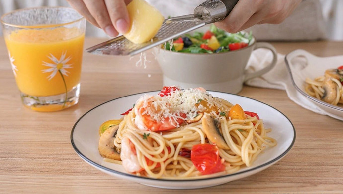 蒜蓉虾油炒意面｜开胃省心