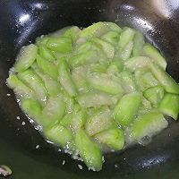 5分钟出锅的夏季应景菜:丝瓜炒蛋饼的做法图解5