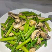 芦笋炒口蘑的做法图解5