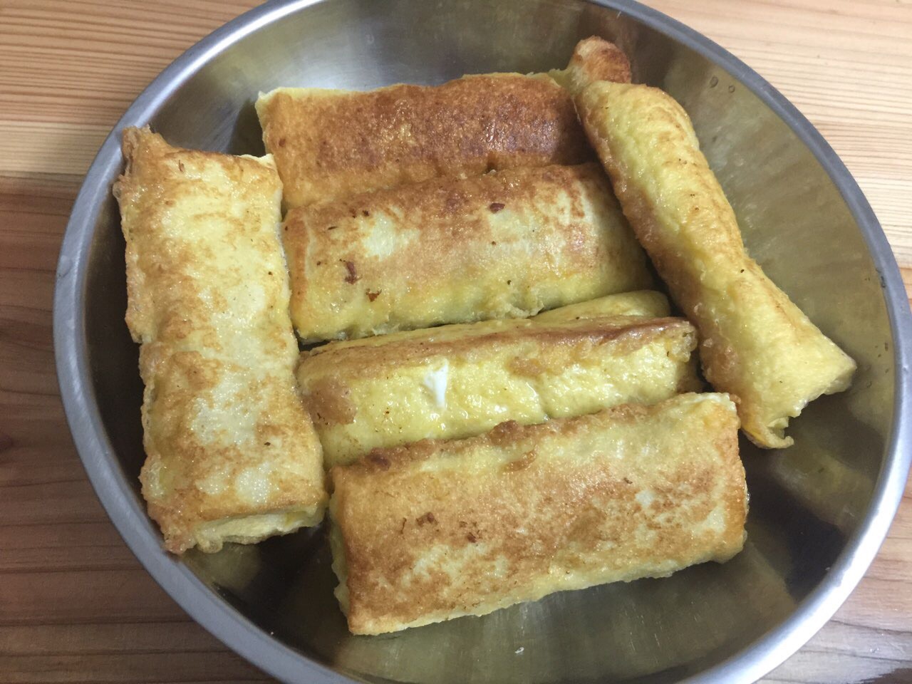 Melon lunch meat toast roll