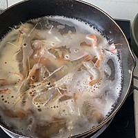 韭菜鸡蛋锅贴&熟醉虾的做法图解3