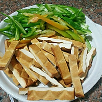 辣椒炒香干的做法图解1