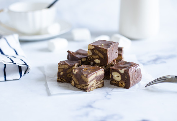 一分钟学会网红零食巧克力黑糖雪花酥