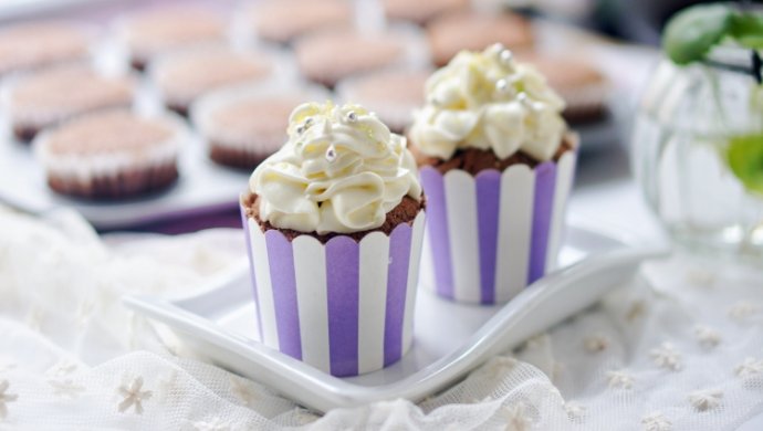 宝宝甜点：巧克力纸杯蛋糕