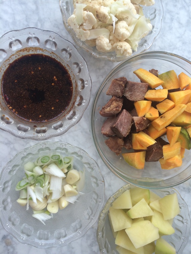 菜花土豆炖牛肉的做法图解1