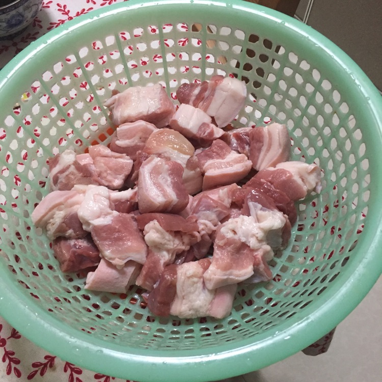 炸蛋红烧肉的做法图解1