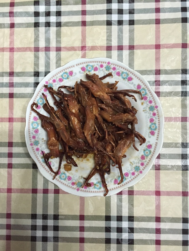 啤酒鸭舌的做法图解1