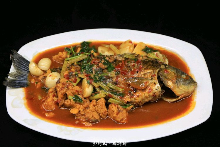 红烧鲫鱼－汤汁比鱼更好吃的做法