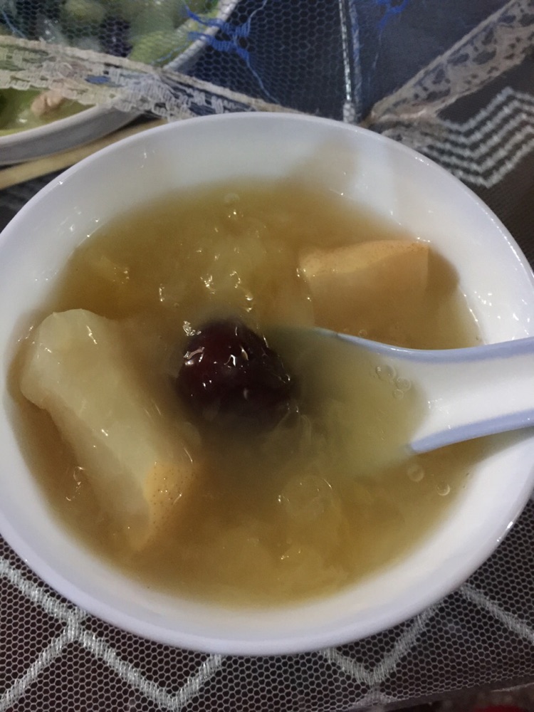 银耳红枣雪梨羹的做法图解4