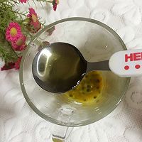 百香果蜂蜜饮的做法图解3