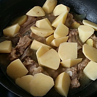 糖醋排骨炖土豆的做法图解3