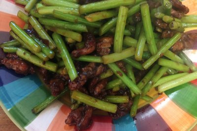 家常蒜苔炒肉丝