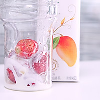 草莓奥利奥酸奶杯的做法图解2
