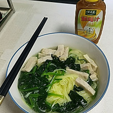 #鸡汁入家宴 感恩正当“食”#快手菠菜鸡蛋汤面