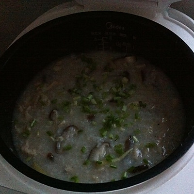 香菇鸡粥电饭锅版