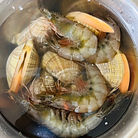 海鲜米粉砂锅的做法图解2