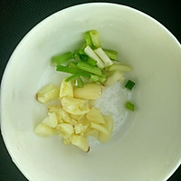 葱香鸡腿#我要上首页之下饭家常菜#的做法图解2