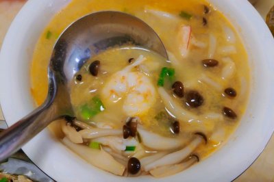 蟹味菇海虾双鲜汤