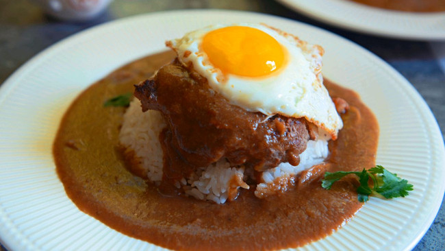 千万不要试-夏威夷的代表菜LOCO MOCO牛肉汉堡饭的做法