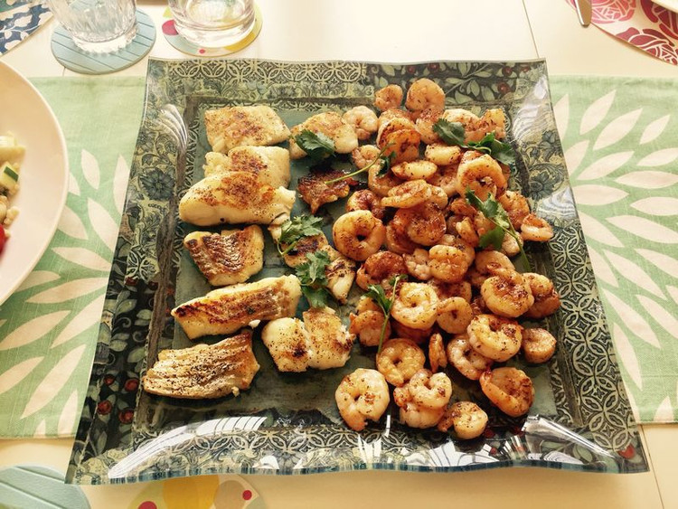 纪念日的晚餐--香煎银鳕鱼和虾的做法