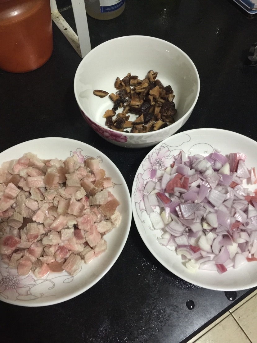 香菇卤肉饭简单版的做法图解1