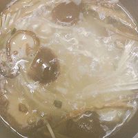 香菇黄花青菜面的做法图解5