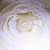 口水流了一地：巧克力熔岩蛋糕！的做法图解5