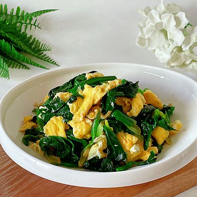 春日美食/菠菜炒鸡蛋