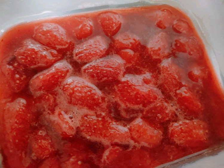 炼奶草莓冻的做法