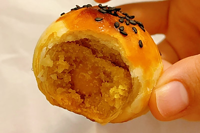 板栗豆沙蛋黄酥