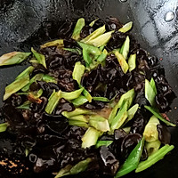#太太乐鲜鸡汁玩转健康快手菜#比海参还鲜的鸡汁葱烧木耳的做法图解9