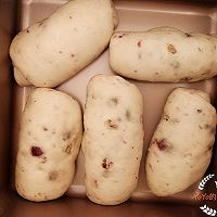 #南北面点大不同#葡萄果汁蔓越莓坚果软欧包的做法图解19