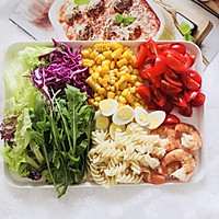 鲜虾意面沙拉的做法图解1