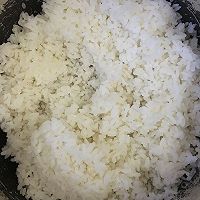 鲜虾蛋炒饭的做法图解1