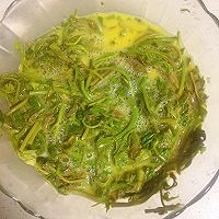 #餐桌上的春日限定#香椿炒鸡蛋的做法图解5