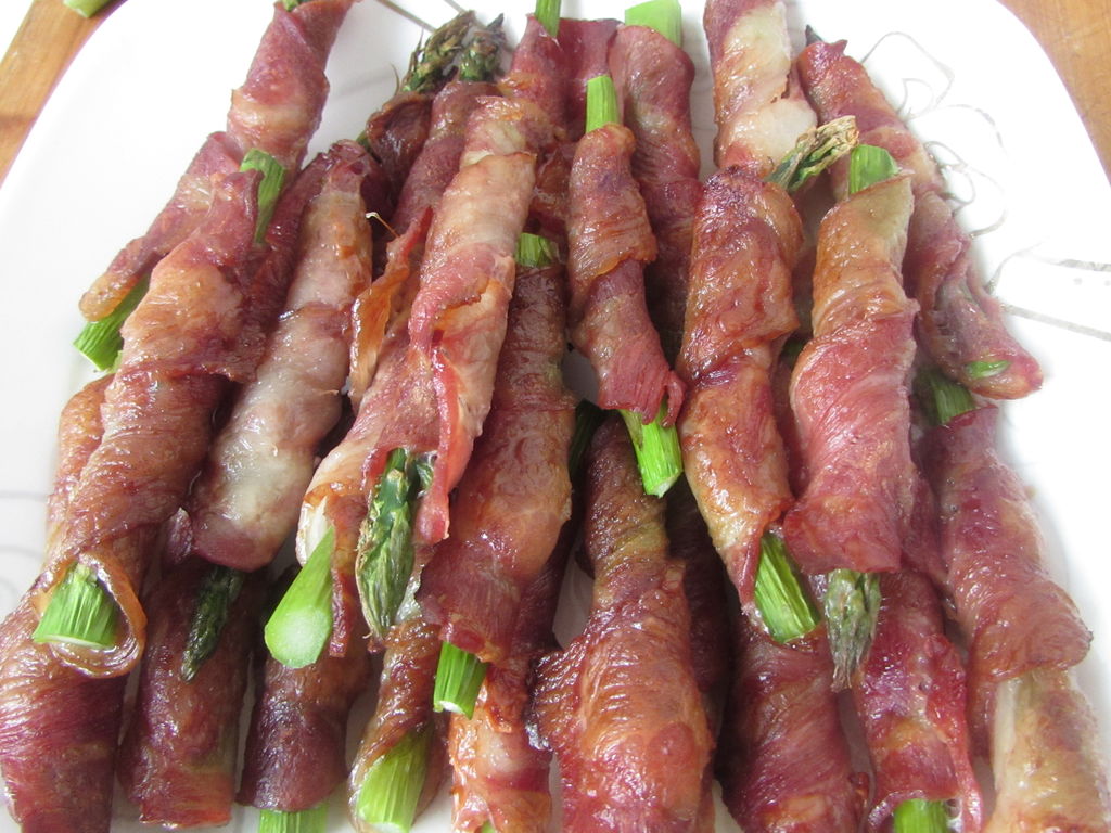 Bacon Rolls with asparagus