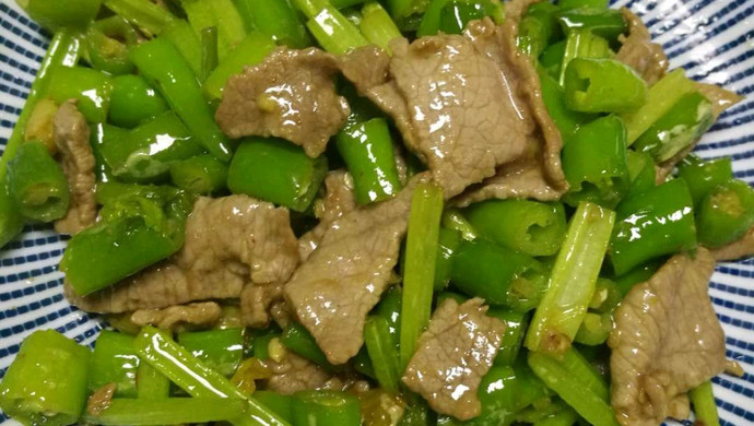 西芹尖椒小炒牛肉
