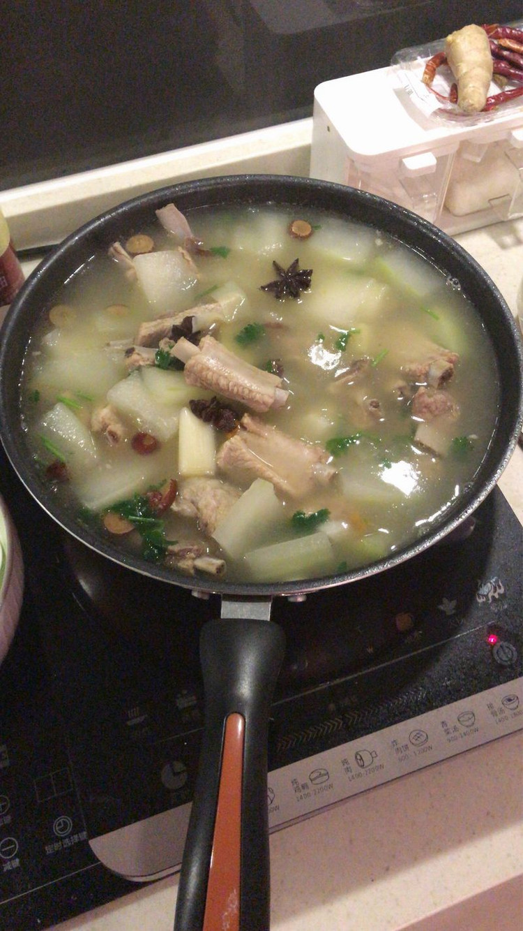 冬瓜山药红枣枸杞排骨汤的做法