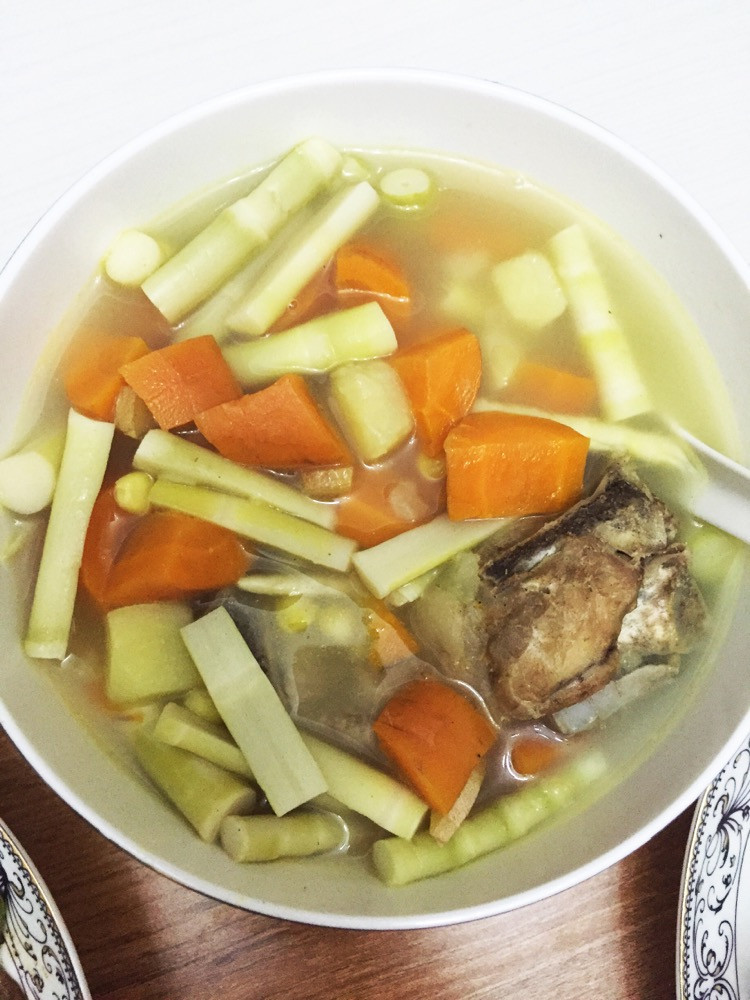 排骨，胡萝卜竹笋汤的做法