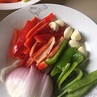 杂蔬焖鸡翅的做法图解1