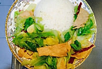 包菜炒肉盖饭的做法