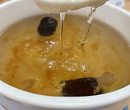 桃胶雪燕皂角米红枣美颜糖水的做法