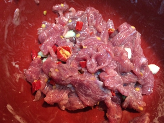 水煮牛肉（一人份）的做法图解1
