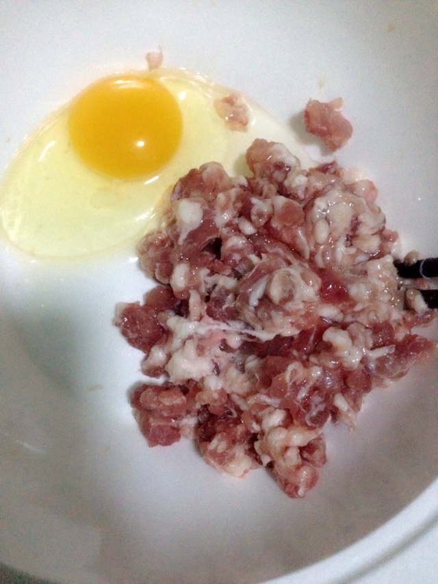 虾泥鲜肉馄饨的做法图解1